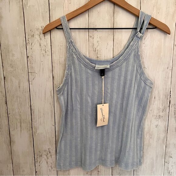 Universal Thread Tank F4 - Picture 2 of 5